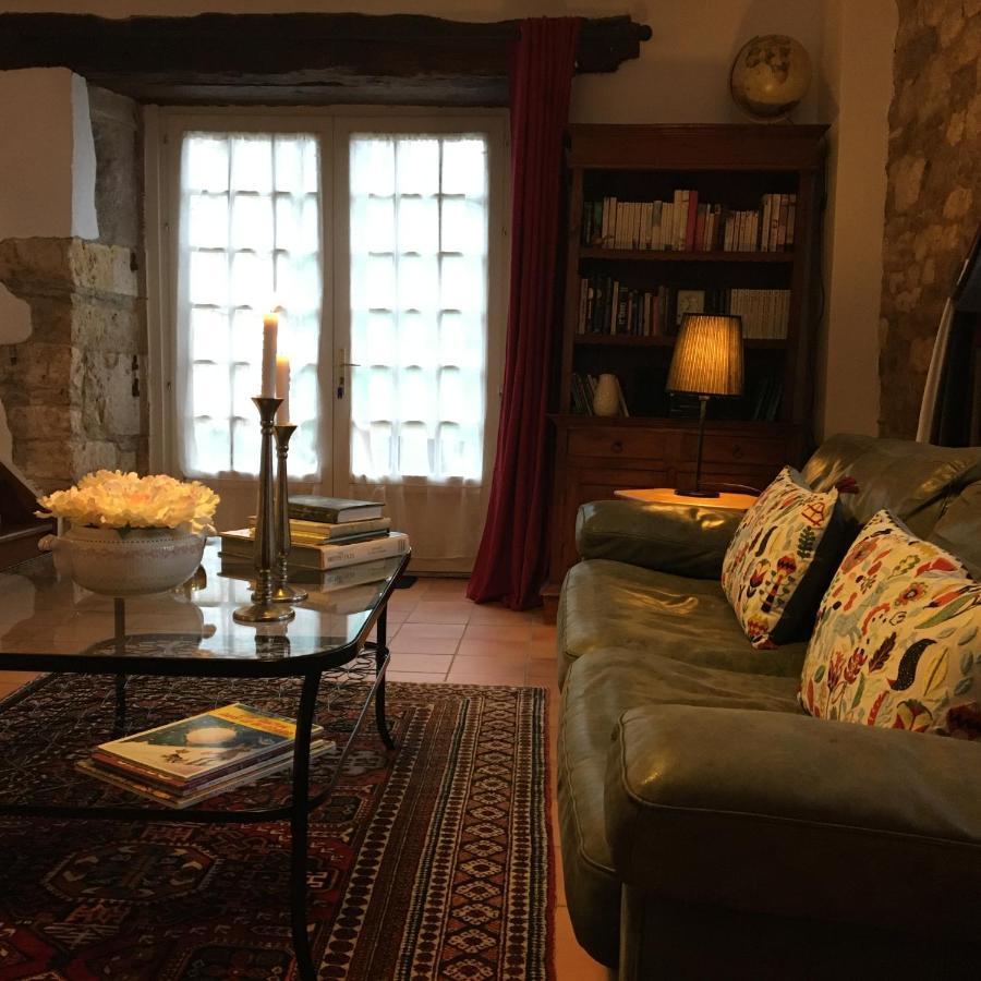 Les Gîtes Pérard Caylus Esterno foto