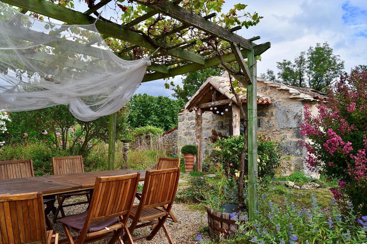 Les Gîtes Pérard Caylus Esterno foto