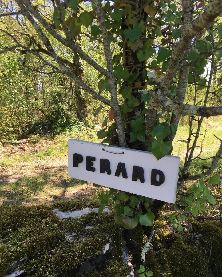 Les Gîtes Pérard Caylus Esterno foto