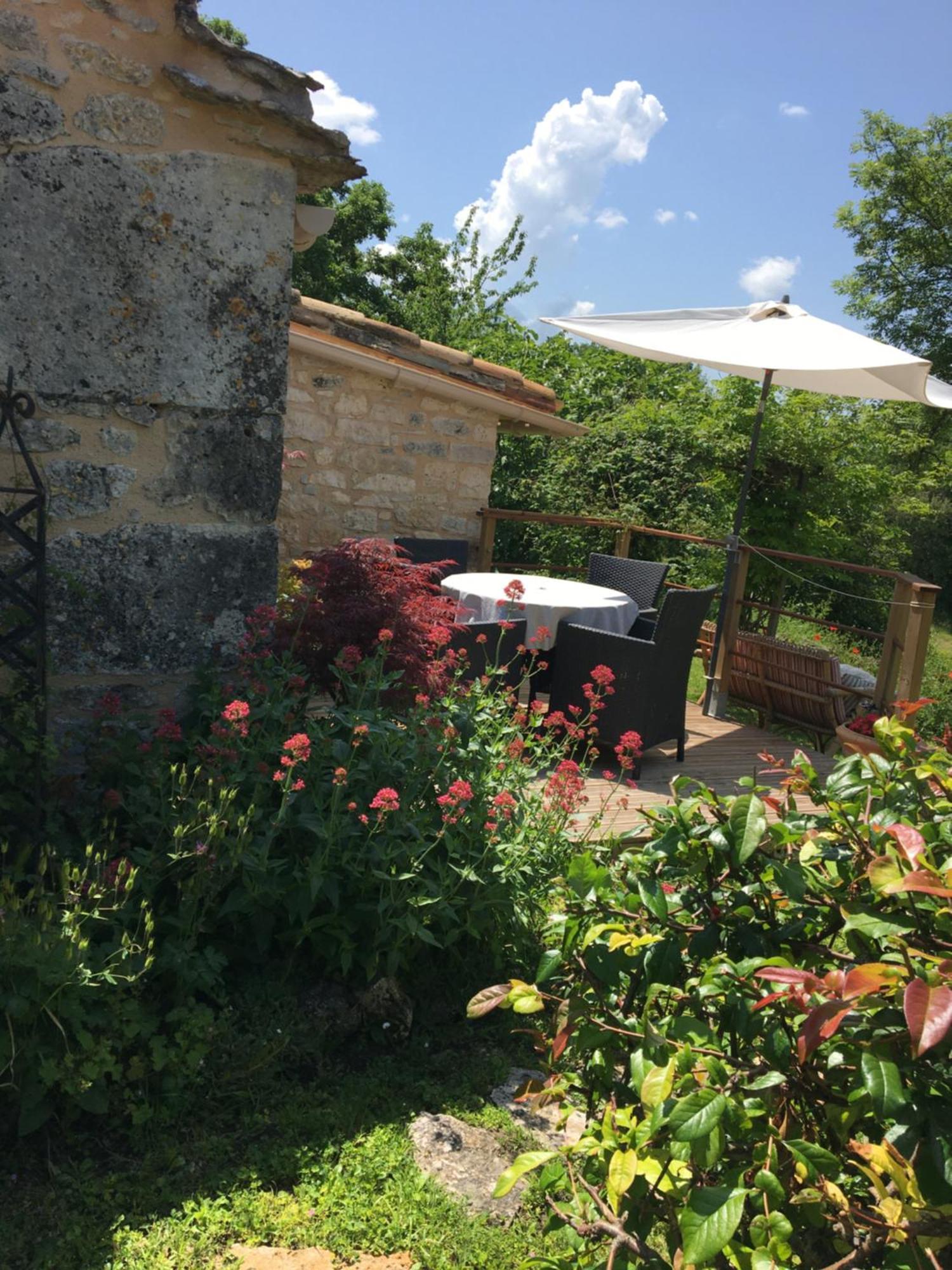 Les Gîtes Pérard Caylus Esterno foto