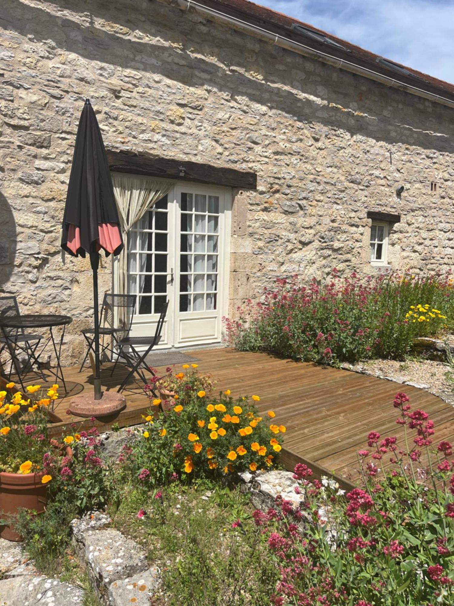 Les Gîtes Pérard Caylus Esterno foto