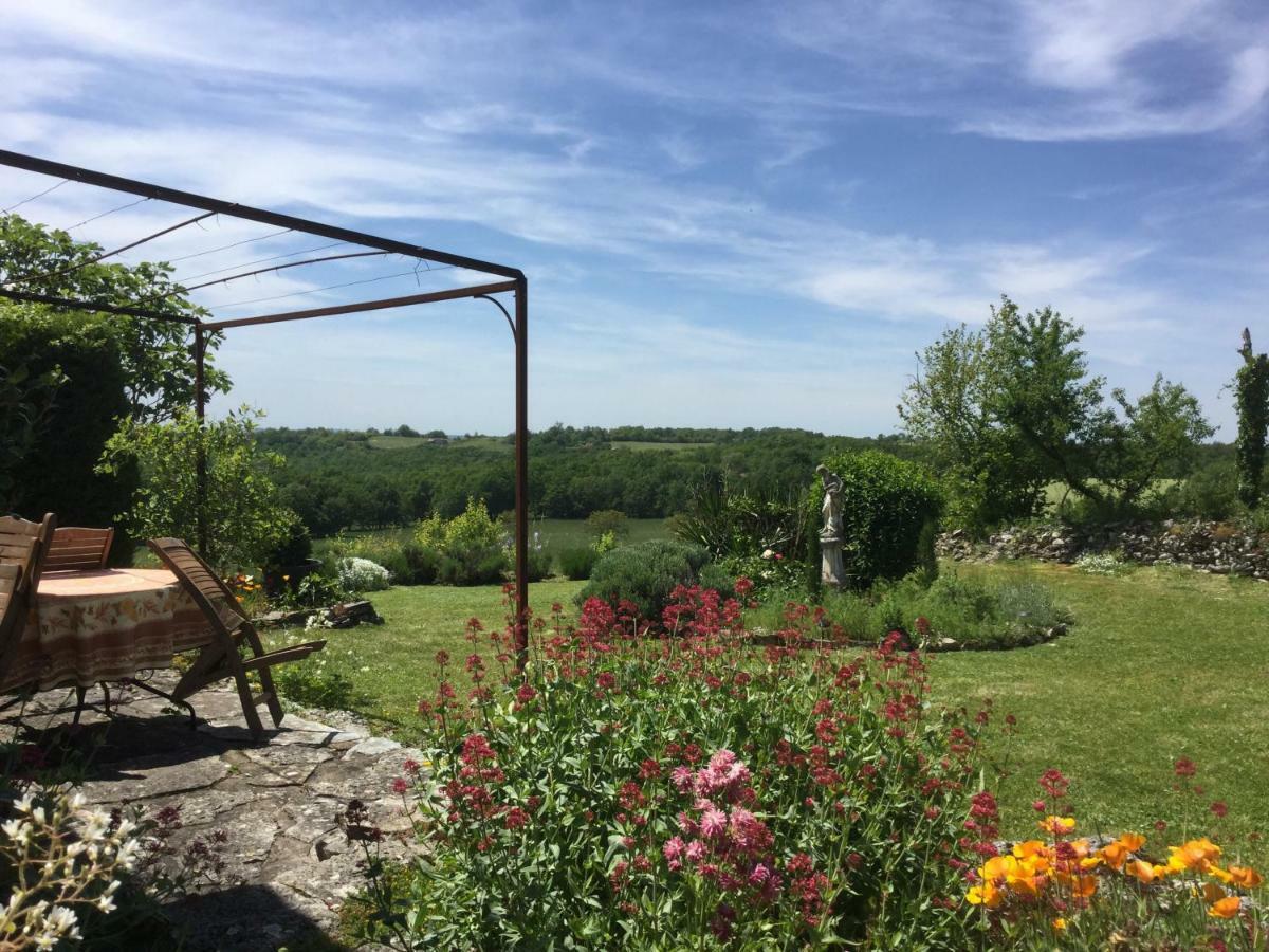 Les Gîtes Pérard Caylus Esterno foto